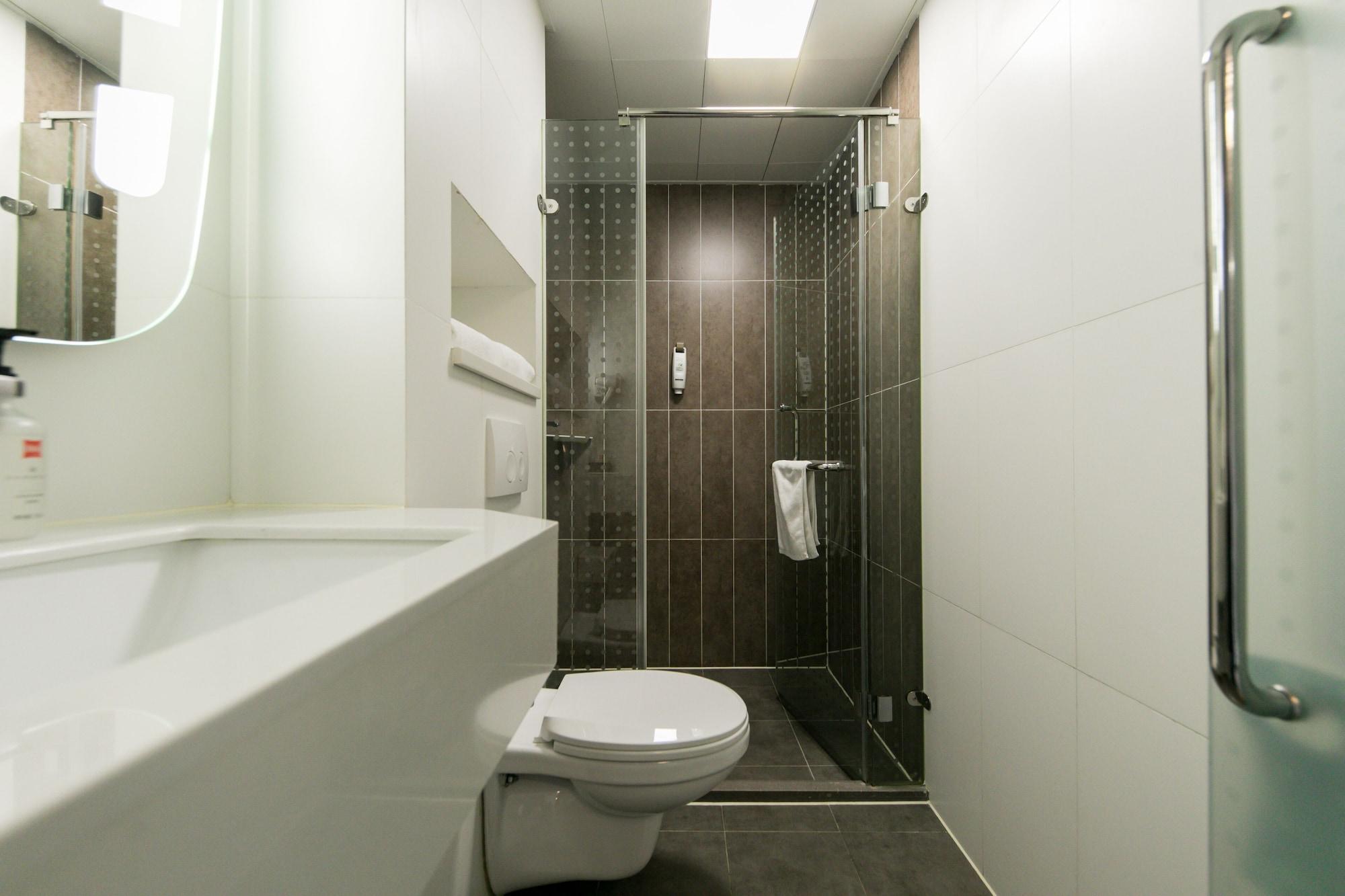 Ibis Shanghai Gubei Exterior photo