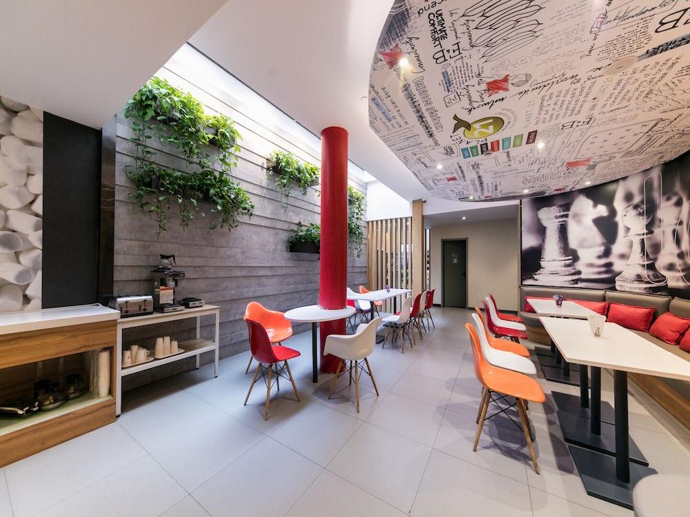 Ibis Shanghai Gubei Exterior photo